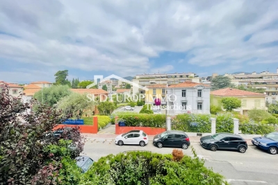 Appartement &agrave; louer &agrave; NICE  - 3 pi&egrave;ces - 65 m&sup2; 