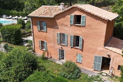 House for sale in DRAGUIGNAN  - 5 rooms - 123 m&sup2; 