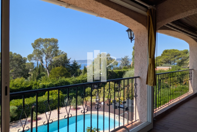 House for sale in ST-RAPHAËL  - 6 rooms - 200 m&sup2; 