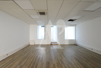 Commerce &agrave; louer &agrave; BORDEAUX Arlac - 4 pi&egrave;ces - 90 m&sup2; 