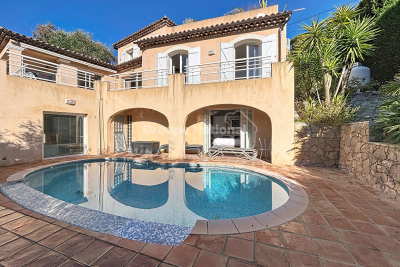 Maison &agrave; vendre &agrave; MANDELIEU-LA-NAPOULE Le Roc Fleuri-Capitou (Jeanne d'Arc) - 6 pi&egrave;ces - 221 m&sup2; 