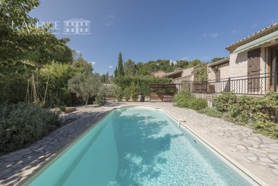 Maison &agrave; vendre &agrave; AIX-EN-PROVENCE  - 7 pi&egrave;ces - 154 m&sup2; 