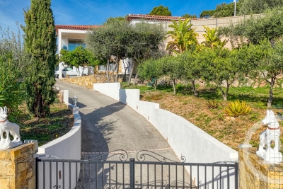 Maison &agrave; vendre &agrave; OLLIOULES  - 8 pi&egrave;ces - 212 m&sup2; 