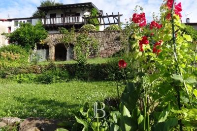 Maison &agrave; vendre &agrave; ST-JEAN-PIED-DE-PORT  - 9 pi&egrave;ces - 280 m&sup2; 