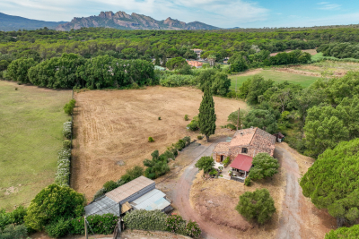Maison &agrave; vendre &agrave; ROQUEBRUNE-SUR-ARGENS  - 4 pi&egrave;ces - 138 m&sup2; 