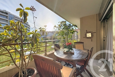 Appartement &agrave; vendre commerces transports terrasse 