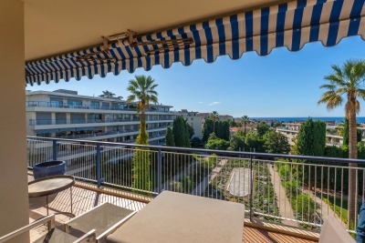 Apartment for sale in NICE Cimiez - 3 rooms - 107 m&sup2; 