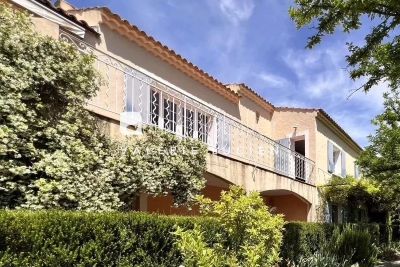 Maison &agrave; vendre &agrave; FONTVIEILLE  - 8 pi&egrave;ces - 256 m&sup2; 