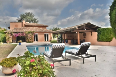 House for sale village villa 