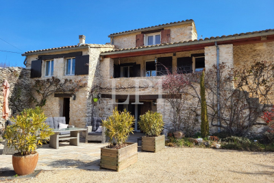 Maison &agrave; vendre &agrave; SIMIANE-LA-ROTONDE  - 7 pi&egrave;ces - 200 m&sup2; 