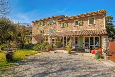 Maison &agrave; vendre &agrave; GRASSE  - 6 pi&egrave;ces - 191 m&sup2; 