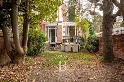 Maison &agrave; vendre &agrave; COURBEVOIE  - 8 pi&egrave;ces - 228 m&sup2; 