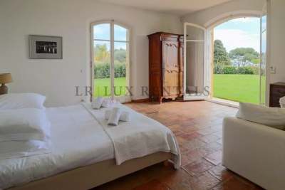Villa à Antibes &agrave; louer à partir de 35 000 € / semaine, Photo 10