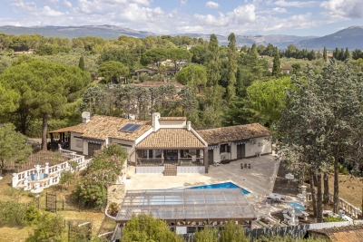 Maison &agrave; vendre &agrave; MOUANS-SARTOUX  - 8 pi&egrave;ces - 370 m&sup2; 