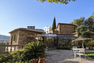 Maison &agrave; vendre &agrave; HYÈRES  - 10 pi&egrave;ces - 360 m&sup2; 