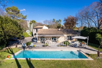 Maison &agrave; vendre &agrave; GRASSE  - 5 pi&egrave;ces - 174 m&sup2; 