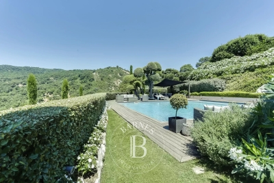 Maison &agrave; louer &agrave; GRIMAUD  - 14 pi&egrave;ces - 10000 m&sup2; 