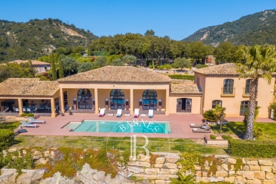 Maison &agrave; louer &agrave; ST-TROPEZ Zone Est Diffuse - 8 pi&egrave;ces - 5000 m&sup2; 