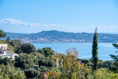 House for sale in GRIMAUD Grimaud - 7 rooms - 240 m&sup2; 