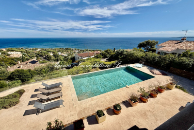 House for sale in ROQUEBRUNE-SUR-ARGENS  - 5 rooms - 200 m&sup2; 