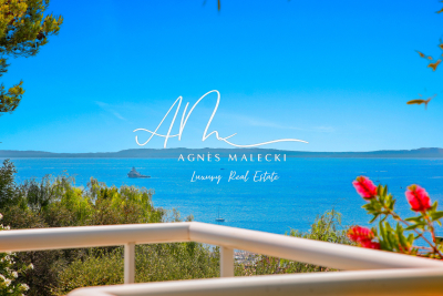 House for sale in LE LAVANDOU Les Calanques - 6 rooms - 182 m&sup2; 