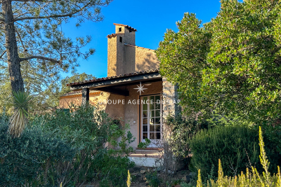 House for sale in ST-AYGULF  - 7 rooms - 140 m&sup2; 