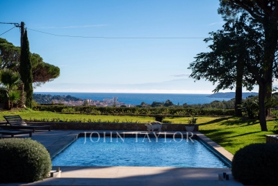 Maison &agrave; vendre &agrave; STE-MAXIME  - 9 pi&egrave;ces - 300 m&sup2; 