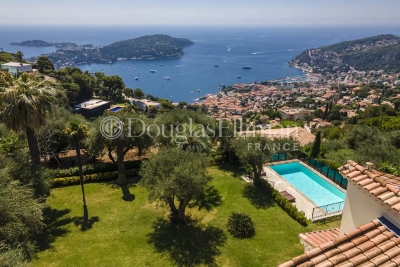 Maison &agrave; vendre &agrave; VILLEFRANCHE-SUR-MER  - 8 pi&egrave;ces - 400 m&sup2; 