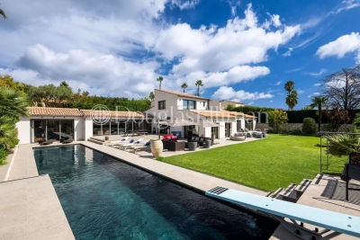 Maison &agrave; vendre &agrave; VALBONNE  - 8 pi&egrave;ces - 350 m&sup2; 