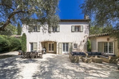 Maison &agrave; vendre &agrave; MOUGINS  - 6 pi&egrave;ces - 210 m&sup2; 