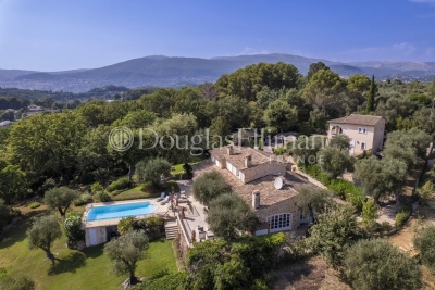 Maison &agrave; vendre &agrave; VALBONNE  - 12 pi&egrave;ces - 420 m&sup2; 