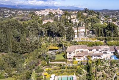 Maison &agrave; vendre &agrave; MOUGINS  - 15 pi&egrave;ces - 446 m&sup2; 