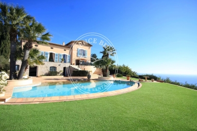 Maison &agrave; vendre &agrave; ST-RAPHAËL  - 10 pi&egrave;ces - 500 m&sup2; 