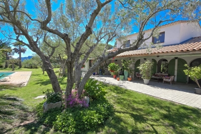 Maison &agrave; vendre &agrave; ROQUEBRUNE-SUR-ARGENS  - 6 pi&egrave;ces - 300 m&sup2; 