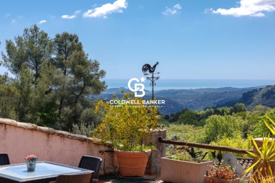 Maison &agrave; vendre &agrave; TOURRETTES-SUR-LOUP  - 9 pi&egrave;ces - 262 m&sup2; 