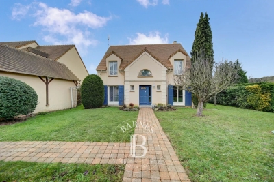 Maison &agrave; vendre &agrave; ST NOM LA BRETECHE  - 8 pi&egrave;ces - 233 m&sup2; 