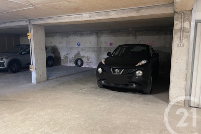 Parking/Garage &agrave; vendre avec parking cannes la bocca 