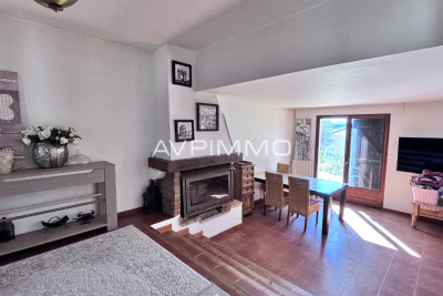 Maison &agrave; vendre &agrave; LA CADIÈRE-D'AZUR  - 5 pi&egrave;ces - 200 m&sup2; 