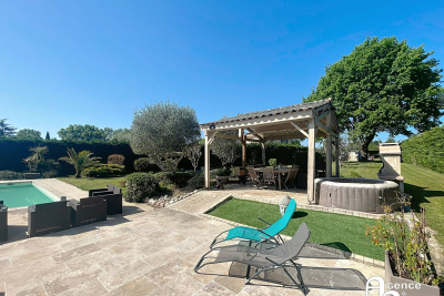 Maison &agrave; vendre &agrave; CARBON-BLANC  - 8 pi&egrave;ces - 223 m&sup2; 