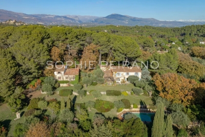 Maison &agrave; vendre &agrave; MOUGINS  - 10 pi&egrave;ces - 600 m&sup2; 