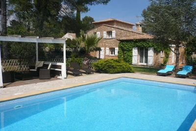 Maison &agrave; vendre &agrave; BAGNOLS-EN-FORÊT  - 10 pi&egrave;ces - 300 m&sup2; 