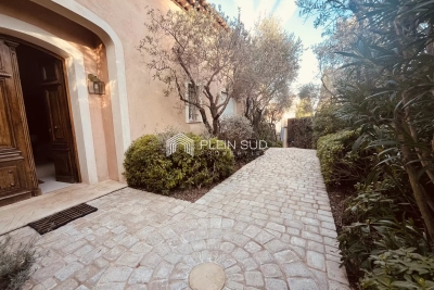 Maison &agrave; vendre &agrave; ANTIBES  - 9 pi&egrave;ces - 295 m&sup2; 