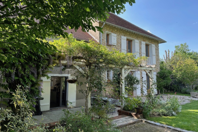 Maison &agrave; vendre &agrave; CRECY LA CHAPELLE  - 9 pi&egrave;ces - 270 m&sup2; 