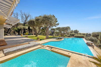 Maison &agrave; vendre &agrave; MOUANS-SARTOUX  - 12 pi&egrave;ces - 390 m&sup2; 