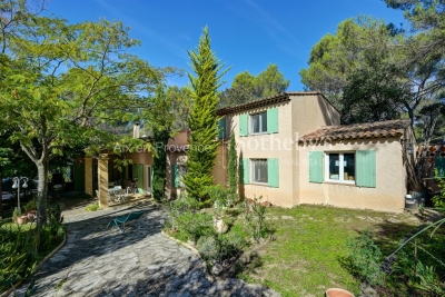 Maison &agrave; vendre &agrave; AIX-EN-PROVENCE  - 5 pi&egrave;ces - 220 m&sup2; 