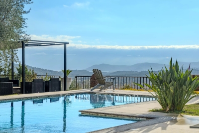 Maison &agrave; vendre &agrave; GRASSE  - 9 pi&egrave;ces - 221 m&sup2; 