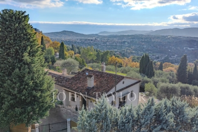Maison &agrave; vendre &agrave; VALBONNE  - 9 pi&egrave;ces - 221 m&sup2; 
