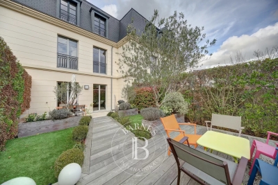 Maison &agrave; vendre &agrave; VERSAILLES  - 6 pi&egrave;ces - 217 m&sup2; 