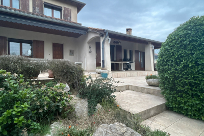 Maison &agrave; vendre &agrave; GRANGES LES BEAUMONT  - 8 pi&egrave;ces - 190 m&sup2; 