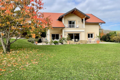 Maison &agrave; vendre &agrave; DIVONNE-LES-BAINS  - 7 pi&egrave;ces - 230 m&sup2; 